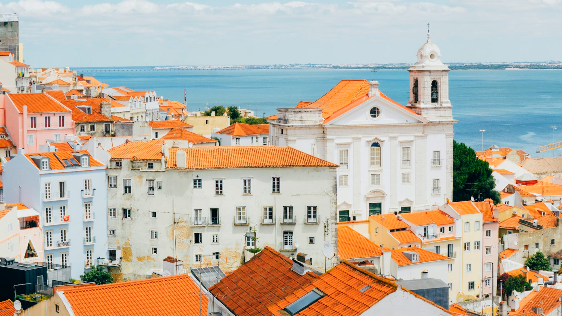 Considering attending LibertyCon Europe in April 2023? If so, you won't be disappointed with the host city. Lisbon is a destination that has it all