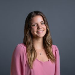 Aleana Toth Headshot